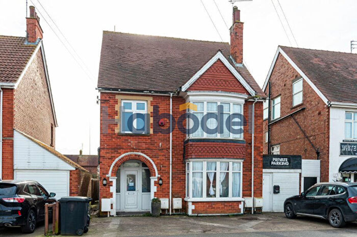 2 Bedroom Flat To Rent In Sandbeck Avenue, Skegness, PE25