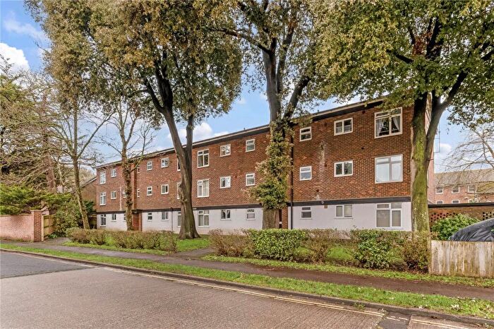 2 Bedroom Apartment For Sale In Velyn Avenue, Chichester, West Sussex, PO19