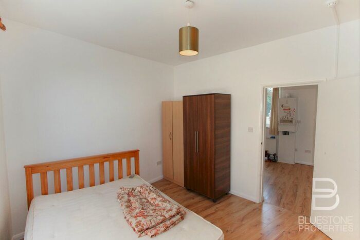1 Bedroom Flat To Rent In Summerstown, London, SW17