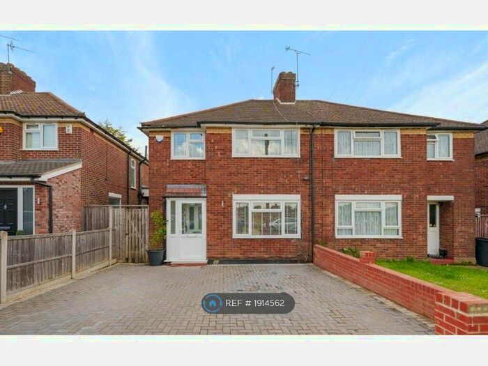 3 Bedroom Semi-Detached House To Rent In Woodlands Avenue, Ruislip, HA4