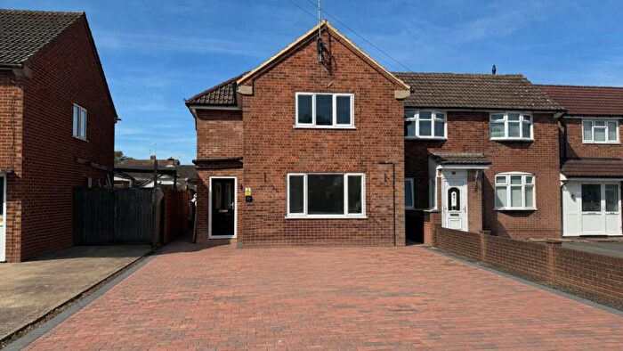 4 Bedroom Semi-Detached House To Rent In Meadowcroft, Aylesbury, HP19