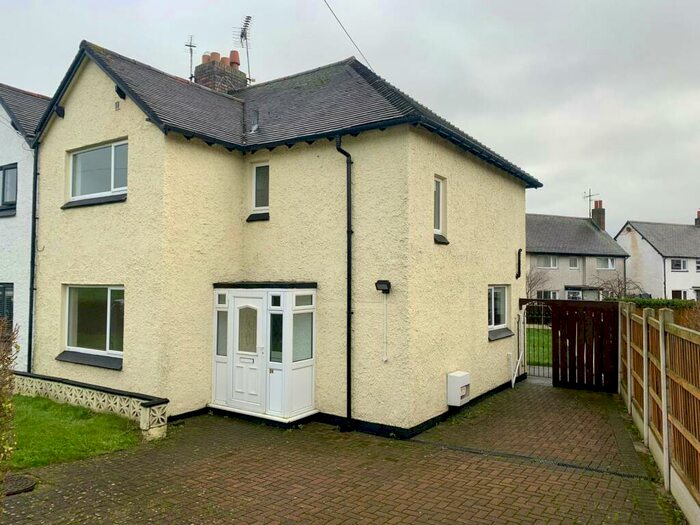 3 Bedroom House To Rent In Cae Derw, Llandudno Junction, LL31