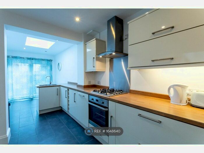 3 Bedroom Terraced House To Rent In William Street, Swindon, SN1