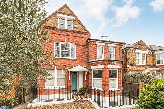 3 Bedroom Flat For Sale In Palace Road, Tulse Hill, SW2