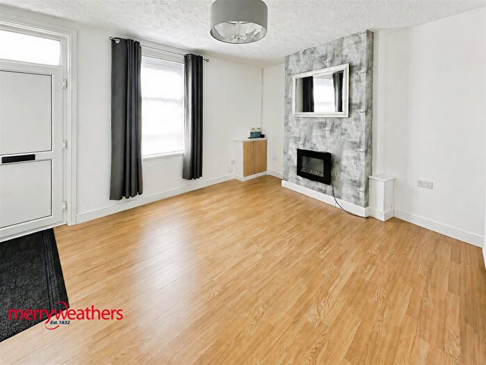 3 Bedroom End Of Terrace House To Rent In Well Lane, Treeton, Rotherham, South Yorkshire, S60