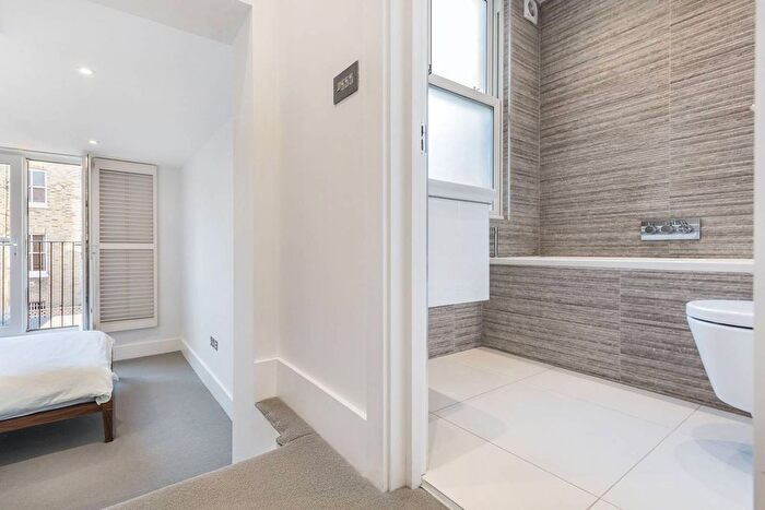 1 Bedroom Flat To Rent In Bramber Road, Barons Court, London, W14