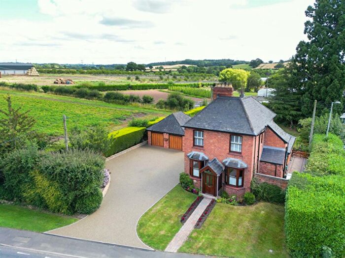 4 Bedroom Detached House For Sale In Lower Chaddesley, Kidderminster, DY10