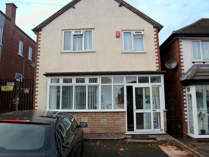 3 Bedroom Detached House To Rent In Bleakhouse Road, Oldbury, B68