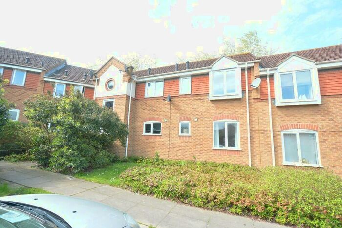 2 Bedroom Flat For Sale In Caravel Close, Chafford Hundred, Essex, RM16
