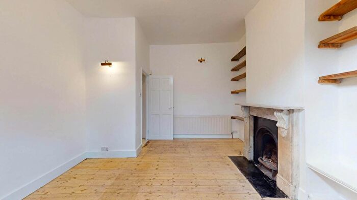 2 Bedroom Flat For Sale In Sewdley Street, Hackney, London, E5