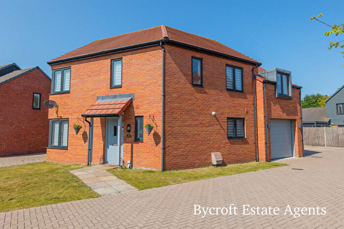 4 Bedroom Detached House For Sale In Wainscot Drive, Bradwell, NR31