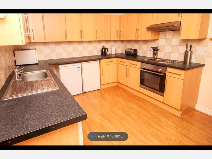 5 Bedroom Semi-Detached House To Rent In Landguard Road, Southampton, SO15