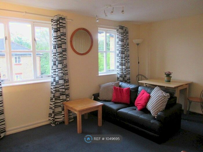 Studio To Rent In Chipstead Close, Sutton, SM2