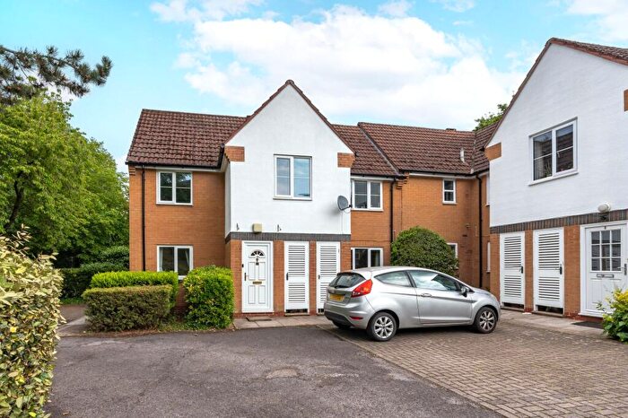 2 Bedroom Apartment For Sale In John Garne Way, Bishops Court, OX3