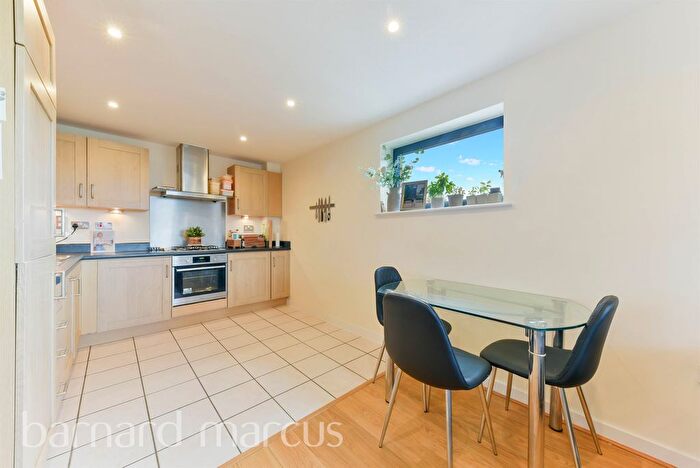 2 Bedroom Flat For Sale In Scott Avenue, London, SW15