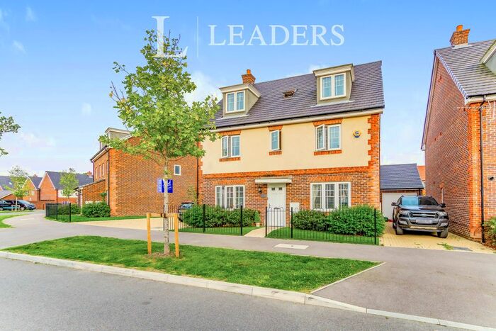 5 Bedroom Detached House To Rent In Foxglove Drive, Crawley, RH10