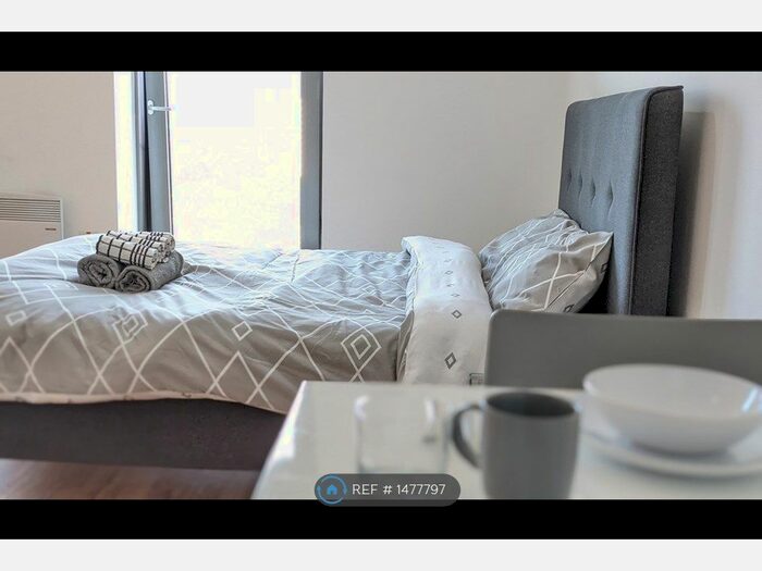 Studio To Rent In Michigan Point Tower A, Salford, M50