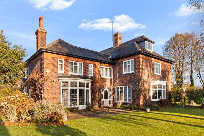 6 Bedroom Detached House For Sale In Scartho Road, Grimsby, DN33