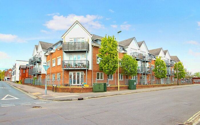2 Bedroom Flat To Rent In Old Dairy Close, Fleet, GU51