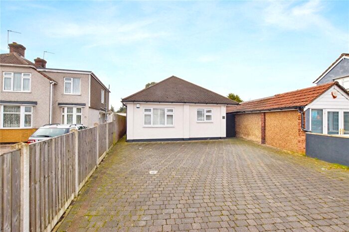 3 Bedroom Bungalow To Rent In Long Lane, Bexleyheath, DA7