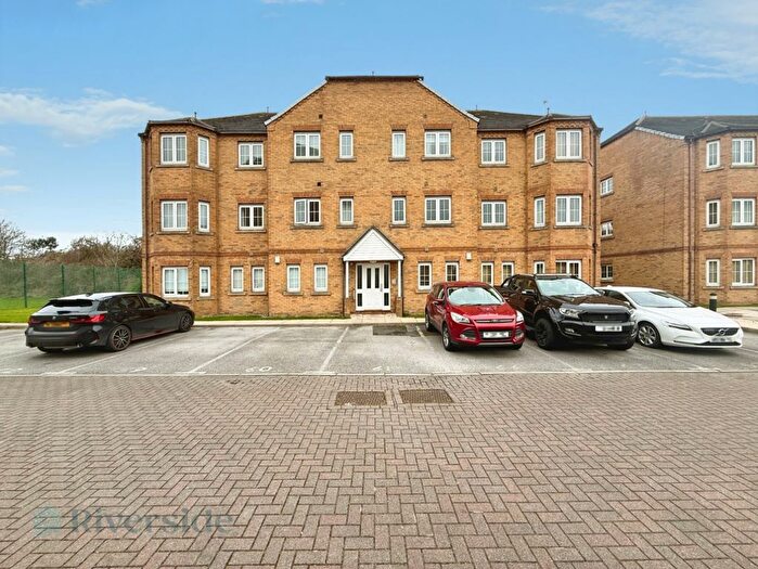 2 Bedroom Flat For Sale In Chandlers Court, Hull, HU9