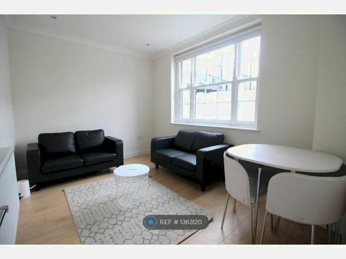 3 Bedroom Flat To Rent In Camden Road, London, NW1