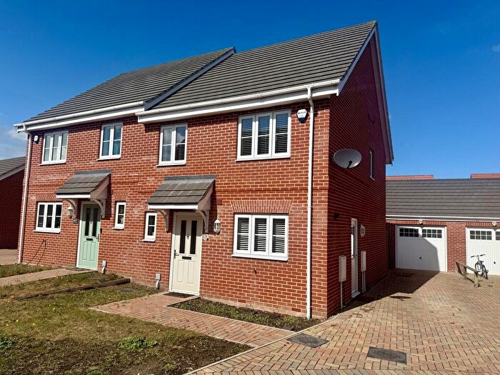 3 Bedroom Semi-Detached House To Rent In Sunflower Close, Gorleston, NR31