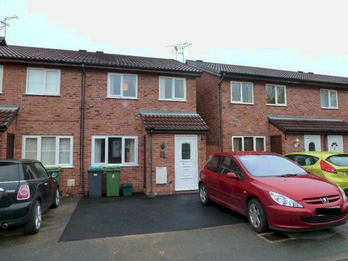 2 Bedroom Property To Rent In Thistledown Close Rhostyllen, LL14