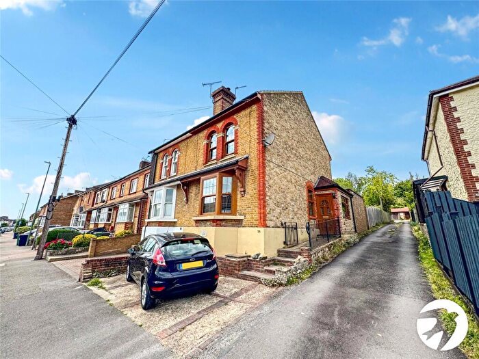 2 Bedroom End Of Terrace House For Sale In Milton Street, Maidstone, Kent, ME16