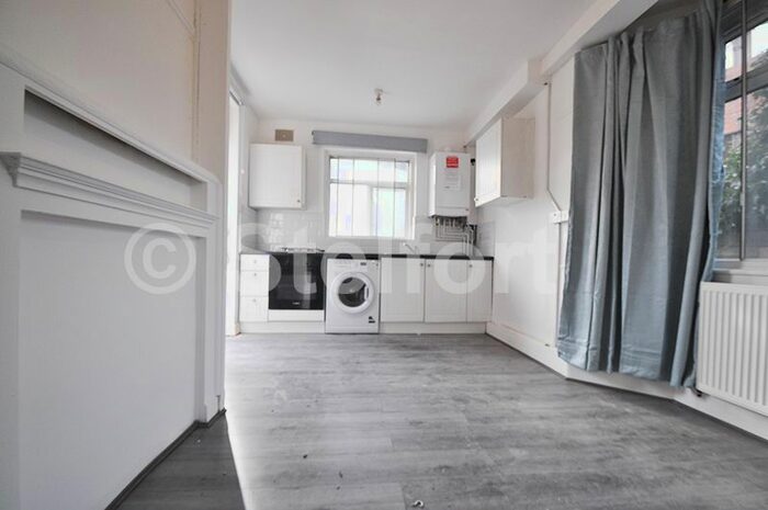 3 Bedroom Flat To Rent In Bath Road, Hounslow TW5