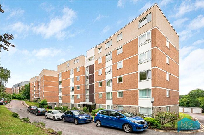 2 Bedroom Apartment For Sale In Noblefield Heights, East Finchley, London, N2