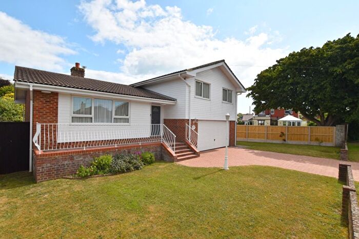 4 Bedroom Detached House For Sale In Queens Road, Littlestone, TN28