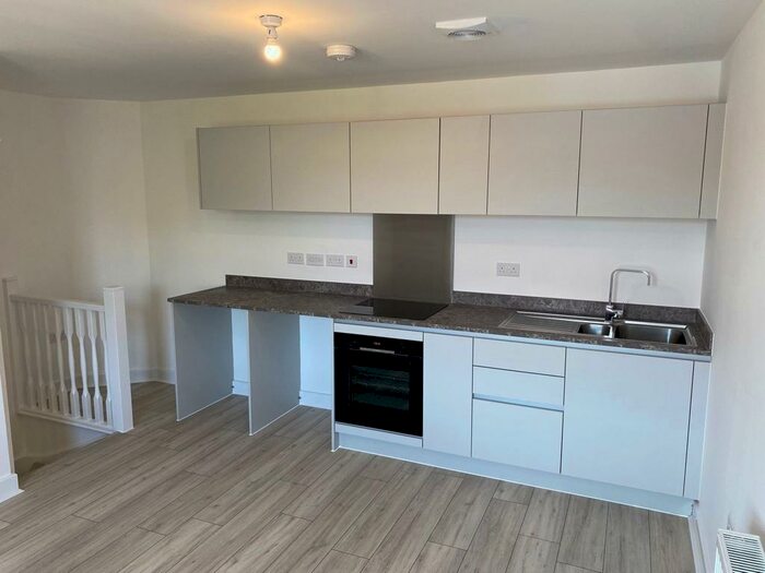 2 Bedroom Town House To Rent In Newbold Street, Nottingham, Nottinghamshire, NG8