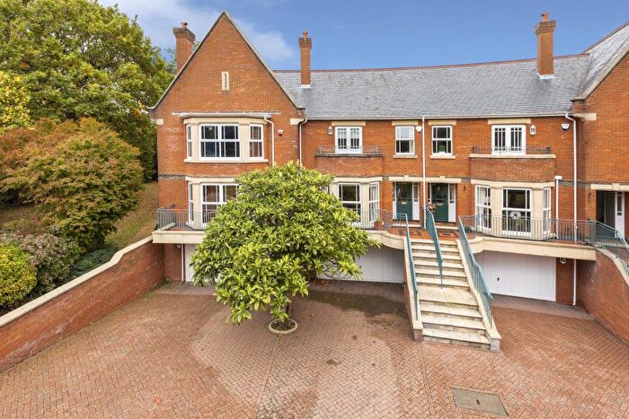 5 Bedroom Town House To Rent In St Ann's Park, Virginia Water, GU25