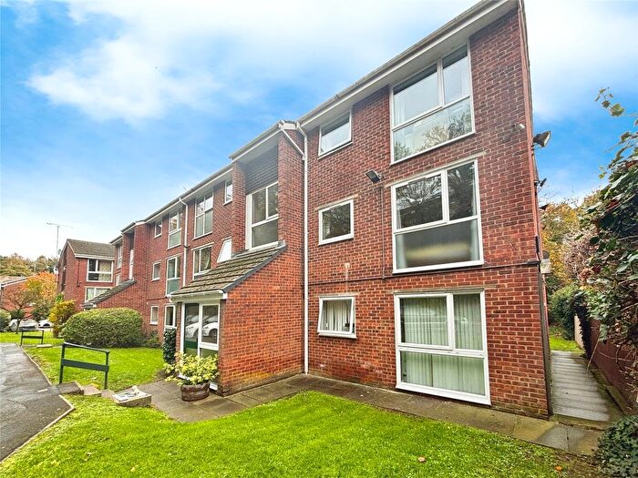 2 Bedroom Flat For Sale In Southcote Road, Reading, Berkshire, RG30