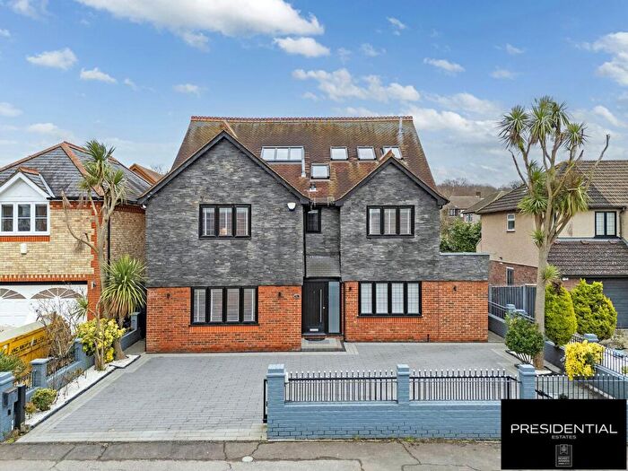 6 Bedroom Property For Sale In Fairview Road, Chigwell, IG7