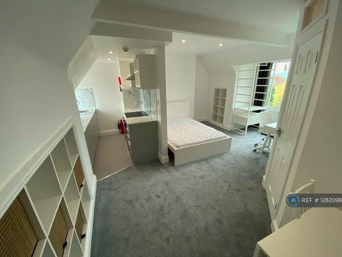 Studio To Rent In Park Road, Loughborough, LE11