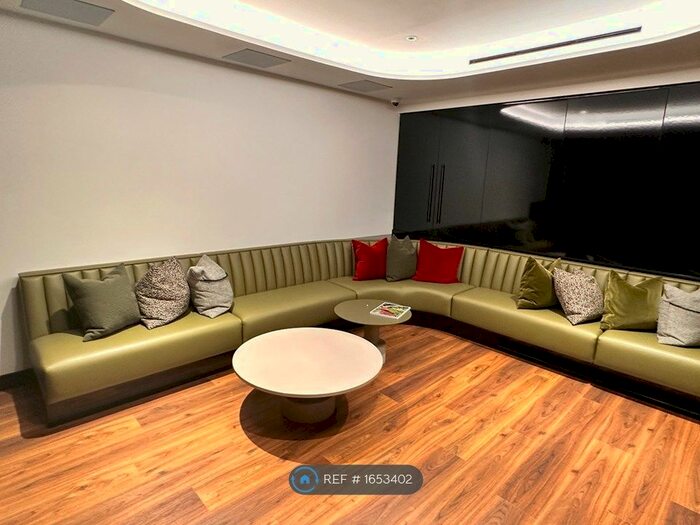 2 Bedroom Flat To Rent In Wood Lane, Shepherd's Bush, W12