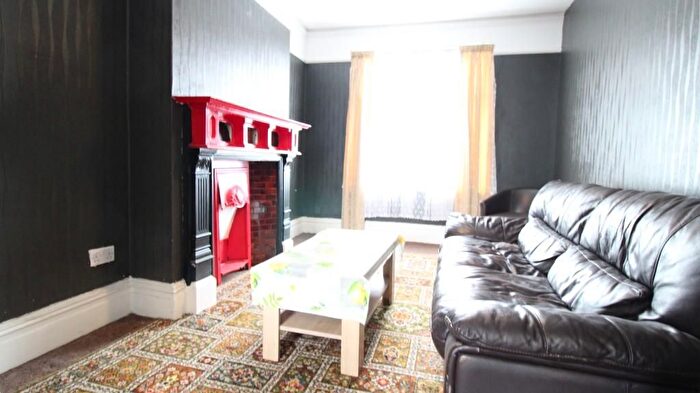 5 Bedroom Flat To Rent In Hounslow, TW3