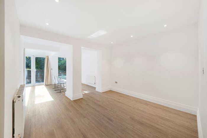 3 Bedroom Flat To Rent In Argyle Road, London, W13