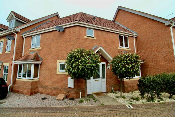 3 Bedroom Semi-Detached House To Rent In Oswald Road, Sugar Way, Peterborough, PE2