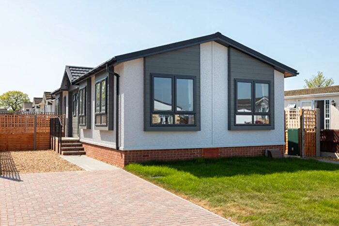 2 Bedroom Park Home For Sale In Oak Tree Park, Attleborough, NR17