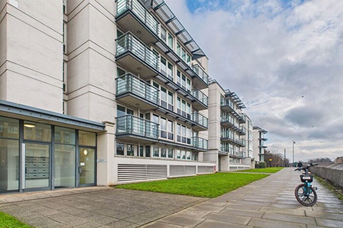 1 Bedroom Flat For Sale In Phoenix Way, Battersea, SW18