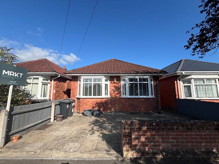 2 Bedroom Bungalow To Rent In Evershot Road, Bournemouth, BH8