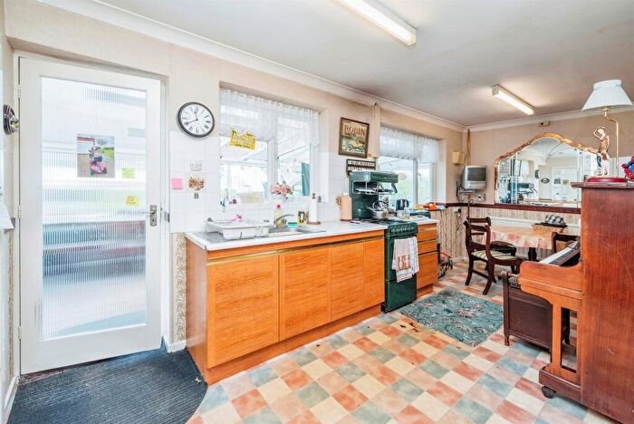 3 Bedroom Detached Bungalow For Sale In Beach Drive, Scratby, Great Yarmouth, NR29