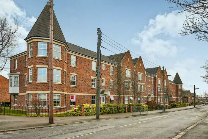 2 Bedroom Apartment To Rent In Herons Court, Gilesgate, DH1