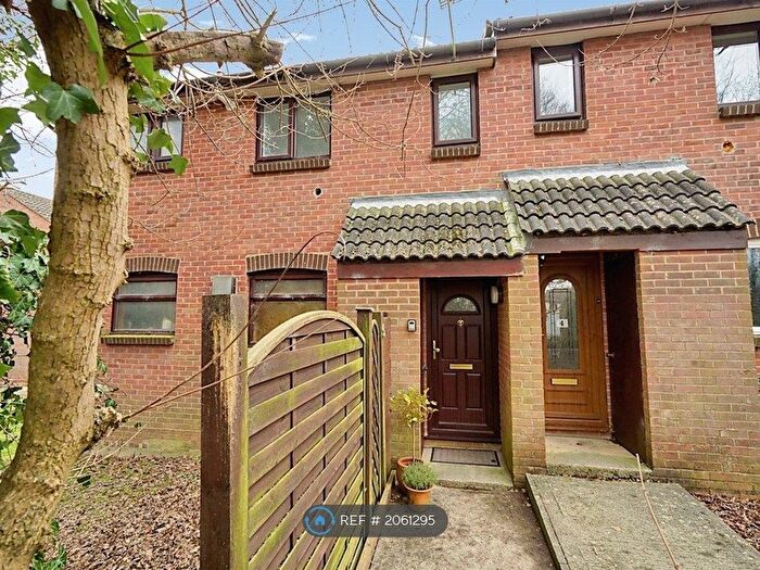 1 Bedroom Maisonette To Rent In Oakwood Road, Westlea, Swindon, SN5