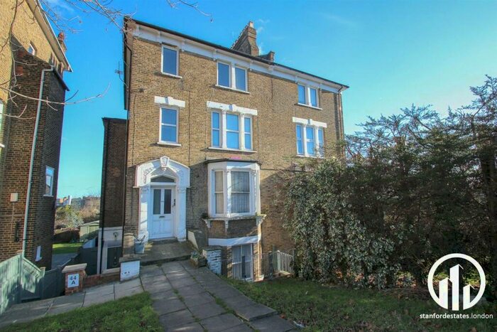 3 Bedroom Flat To Rent In Ravensbourne Park, Catford, London, SE6