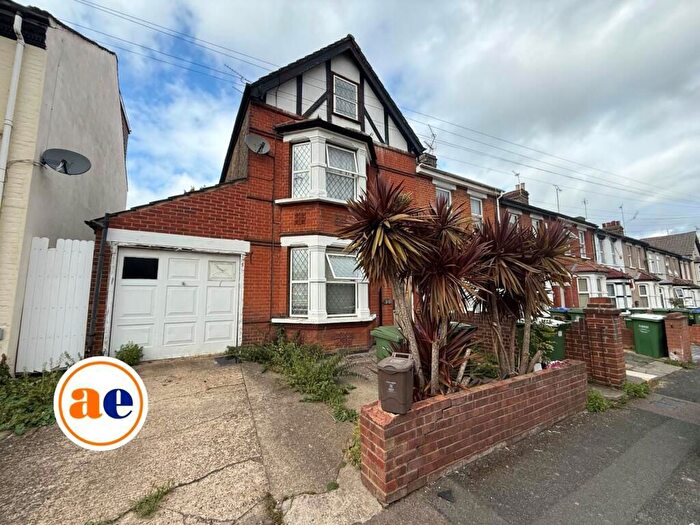 4 Bedroom Terraced House For Sale In Riverdale Road, Erith, DA8