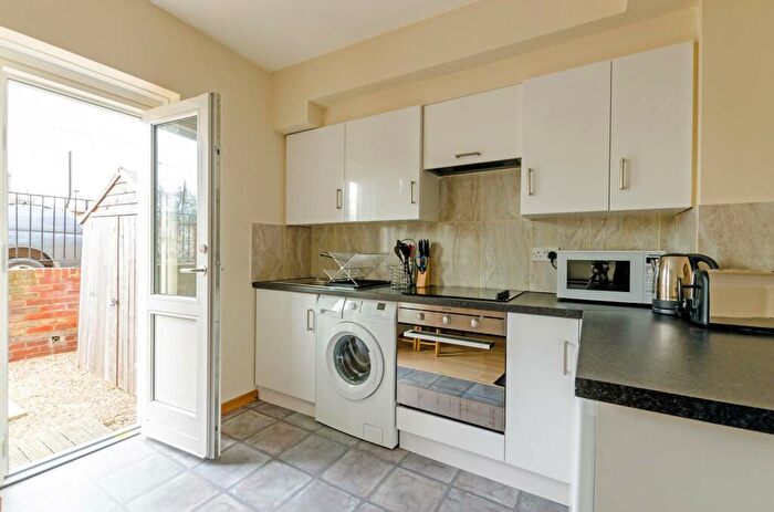 1 Bedroom Flat To Rent In Wilmot Street, , Bethnal Green, London, E2